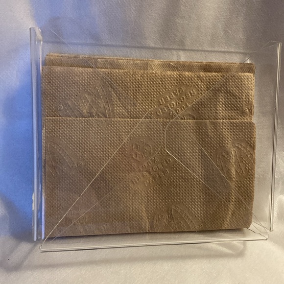 NWOT - Clear Acrylic Magnetic Napkin or Letter Holder - Picture 5 of 11